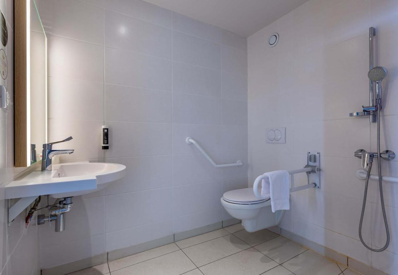 B&B Hotel Chartres Oceane Eksteriør bilde