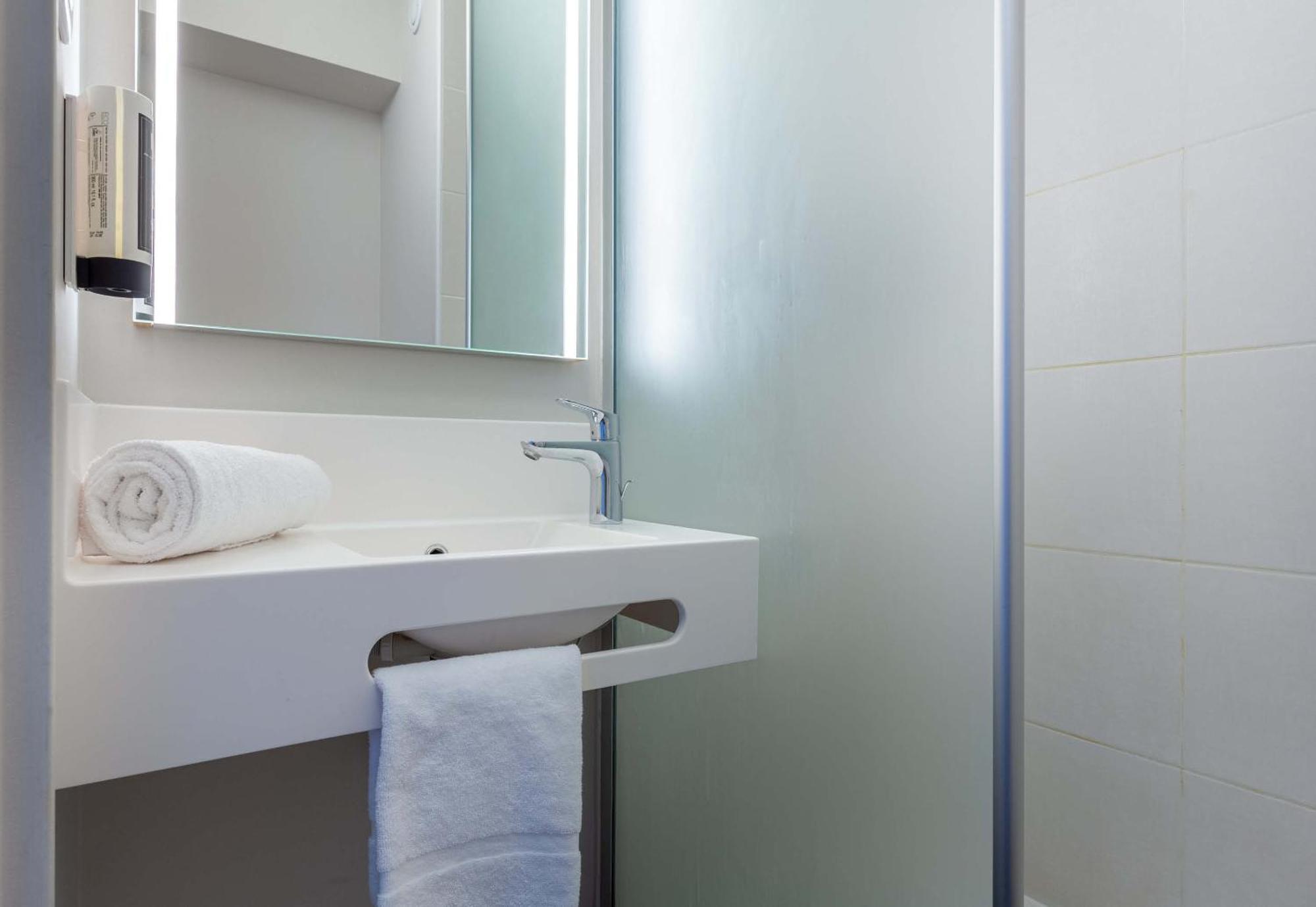 B&B Hotel Chartres Oceane Eksteriør bilde